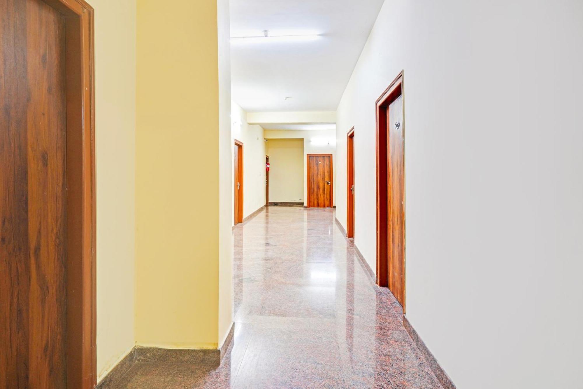 Super Hotel O Srigandhakavalu Formerly Chamundeshwari Lodging Jālahalli Buitenkant foto