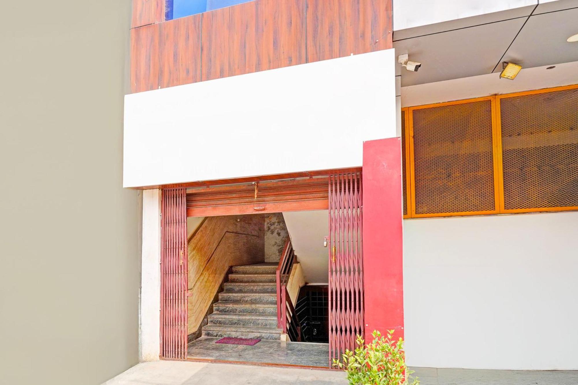 Super Hotel O Srigandhakavalu Formerly Chamundeshwari Lodging Jālahalli Buitenkant foto